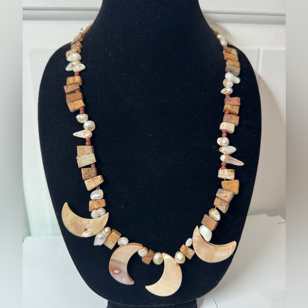 Mother of pearls fresh water pearls gemstone necklace 925